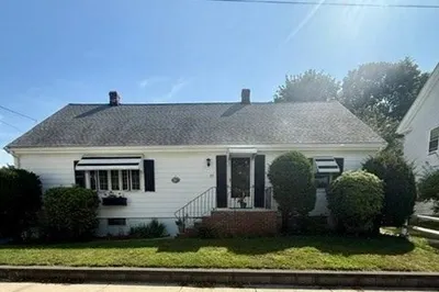 21-23 Pratt St #21 1