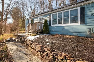 228 Pleasant St