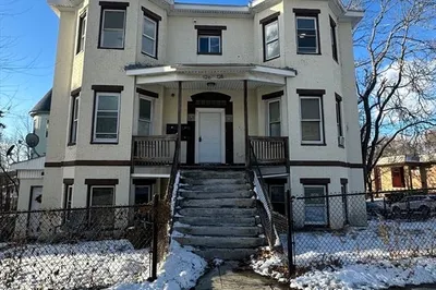 126 Lincoln St #1L