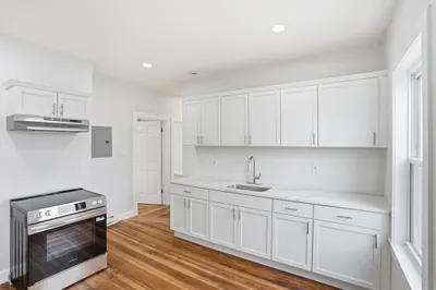 53 Woodford Street #3 1