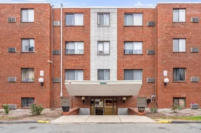 800 Governors Dr #7 1