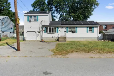 136 Commonwealth Ave