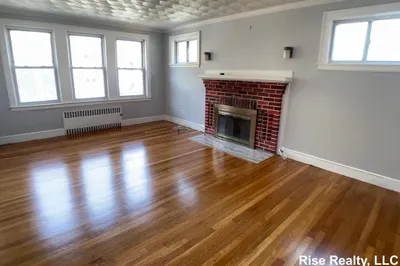 19 Woodstock Ave #19