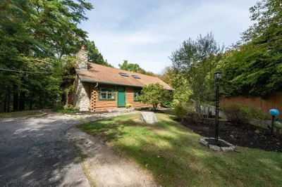 95 Howland Rd