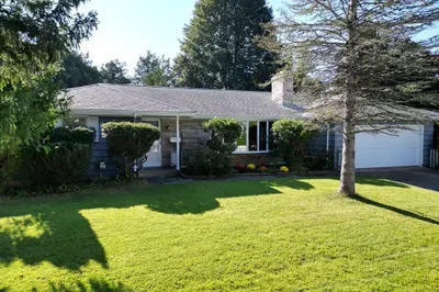 16 Linden Ln