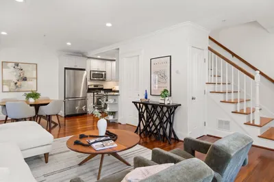 39 Oak St #39B