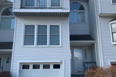 10 Castlegate Dr #10