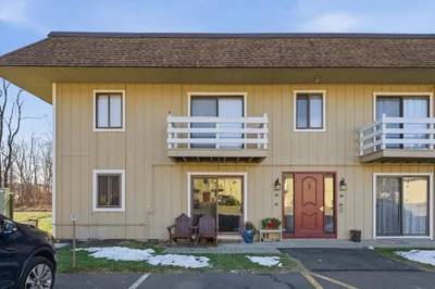 82 S Maple St #33