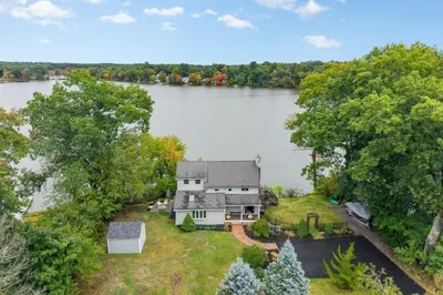 35 Lakeside Blvd 1