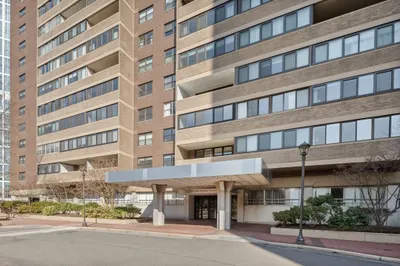 9 Hawthorne Pl #16B