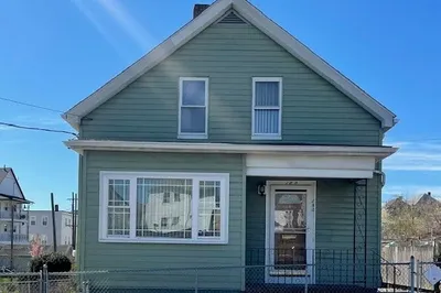 180 Coffin Ave 1