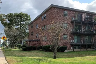 258 Main St #7