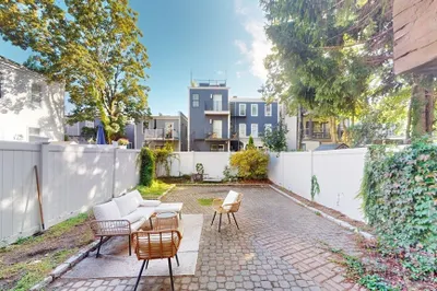 1 Balmoral Park