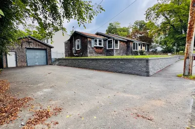 22 Lincoln Ave