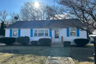 110 Burnham Rd 1