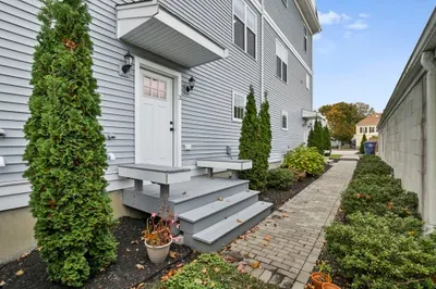 224 Court St #3 1