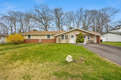 172 Lisa Dr