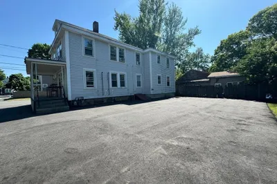 20 Riverside St 1