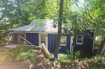 35 Hillcrest St