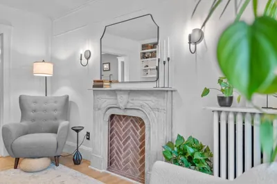 427-429 S Huntington Ave #1 1