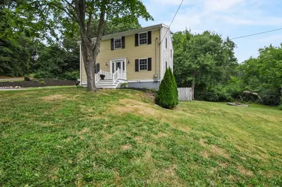 598 Waquoit Hwy