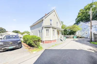 22 Emerson Pl 1