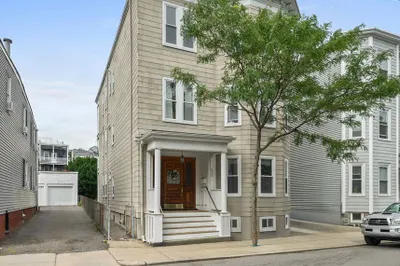 670 E 8th Street 1