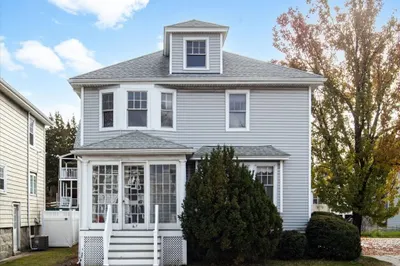 559 Gallivan Blvd 1
