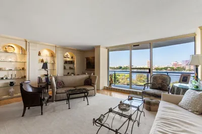 330 Beacon St #82