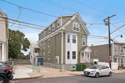 206 Byron St #1