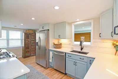 25 Silver Birch Ave 1
