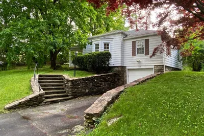 154 Beaverbrook Pkwy 1