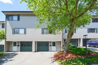 37 Pebble Pl #37