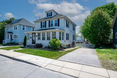 22 W Walnut St