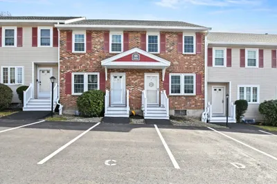 55 Fox MeaDow RoaD #D