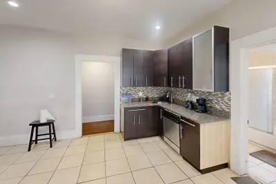 3147-3149 Washington St #3 1