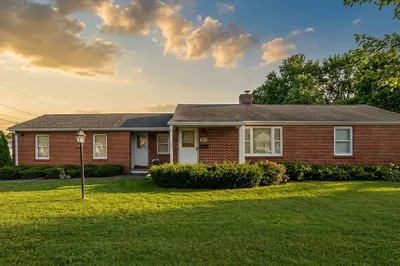309 Island Pond Rd 1