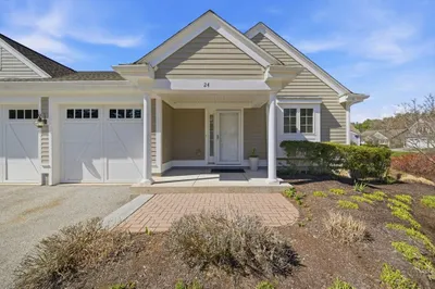 24 Carriage Ln #24 1