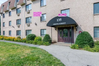 135 Grove St #131 1