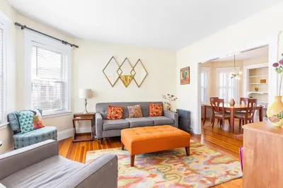 17 Seymour St #1