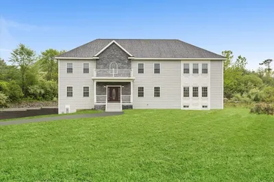 72 Huguenot Rd 1