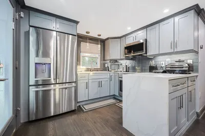 42 Van Brunt St