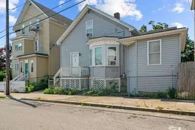 207 Buffinton Street 1