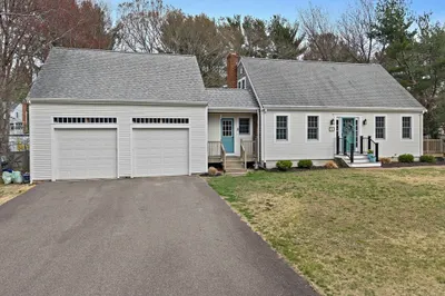 51 Meetinghouse Ln
