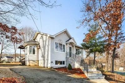 240 Woodland N Avenue