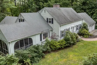 16 Lynwood Ln