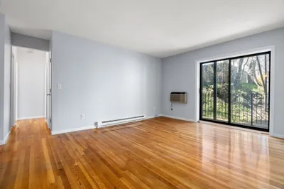 22 Branchfield St #B4