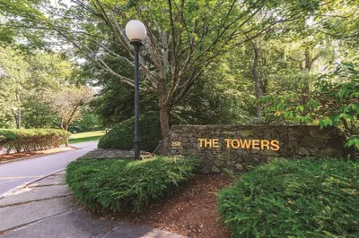 250 Hammond Pond Parkway #806N