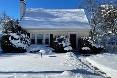 4 Douglas Avenue 1