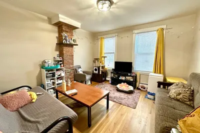 4 Chesterton St #1